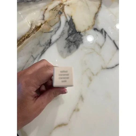 NEW Rhode Shea Butter Peptide Lip Plumping Treatment (Salted Caramel) .3 oz/10ml - Picture 6 of 13